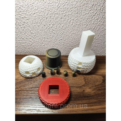 3D снеговик декоративный — новогодняя статуэтка под ёлку из шёлкового  пластика (красно-белый, ручная сборка)