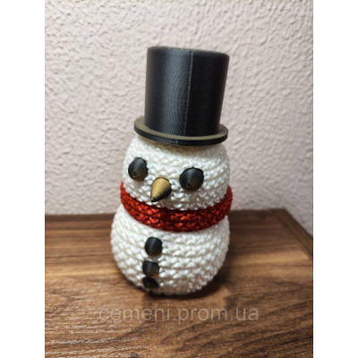 3D снеговик декоративный — новогодняя статуэтка под ёлку из шёлкового  пластика (красно-белый, ручная сборка)